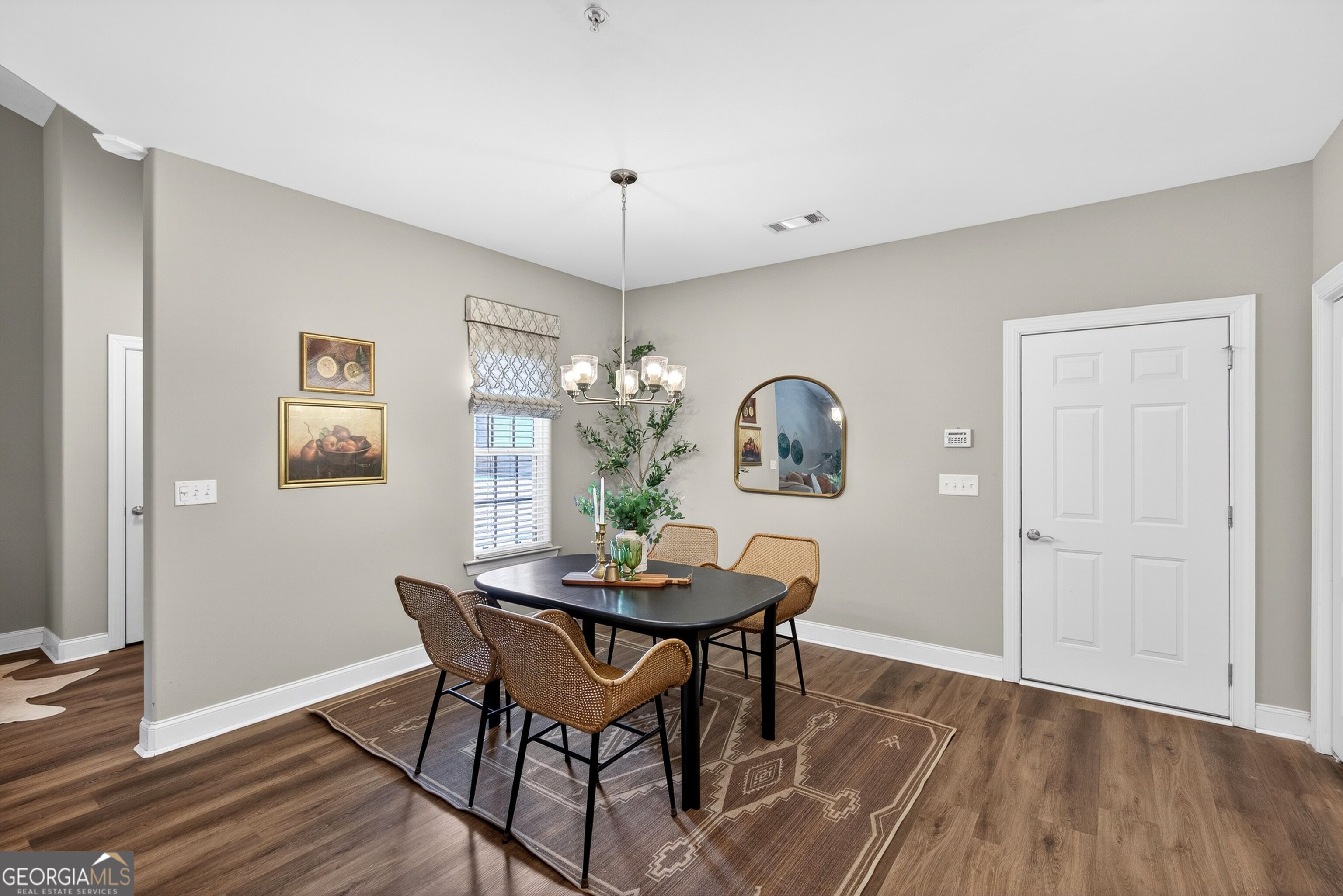 4304 Commonwealth Circle Newnan, GA 30263 - Photo 5 of 40