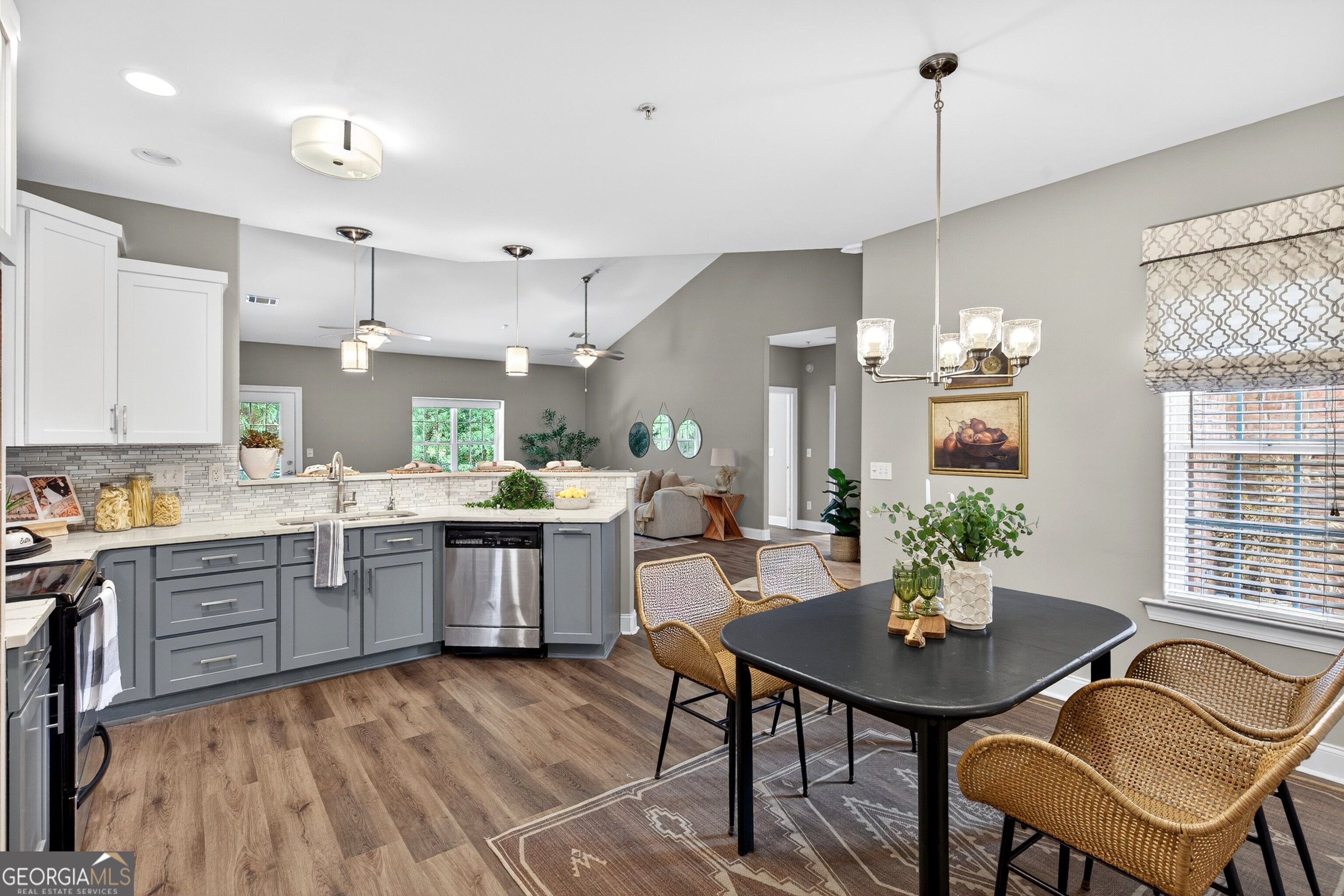 4304 Commonwealth Circle Newnan, GA 30263 - Photo 6 of 40
