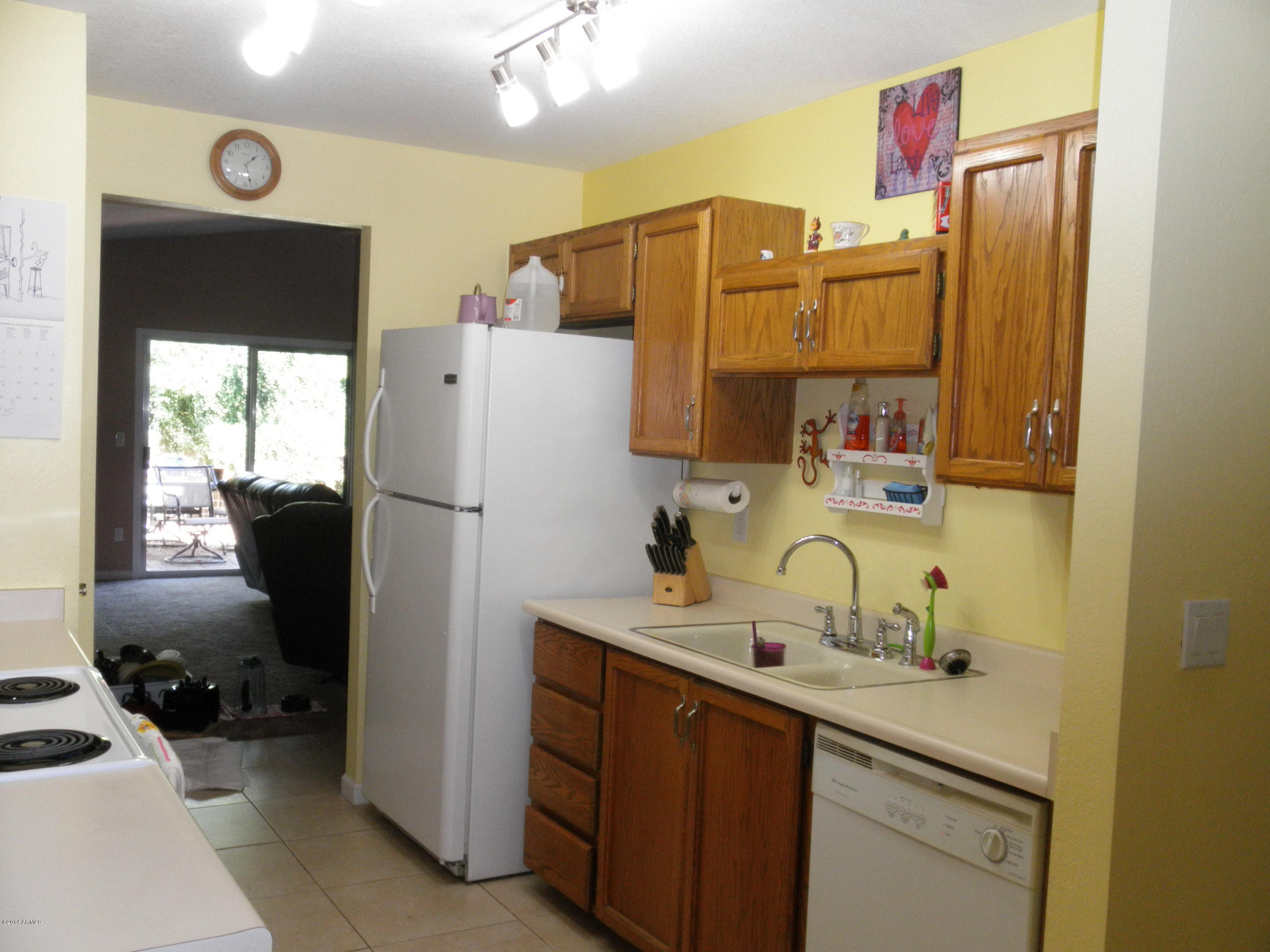 526 East Danbury Road Phoenix, AZ 85022 - Photo 8 of 20 P9050042