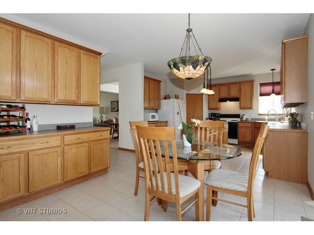3511 High Ridge Road Carpentersville, IL 60110 - Photo 5 of 16