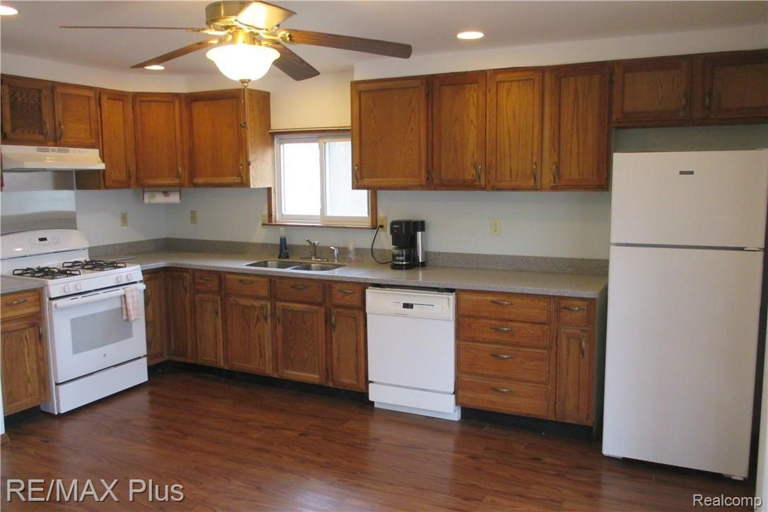 5250 Martus Road North Branch, MI 48461 - Photo 3 of 38 5250 Martus - 12.JPG