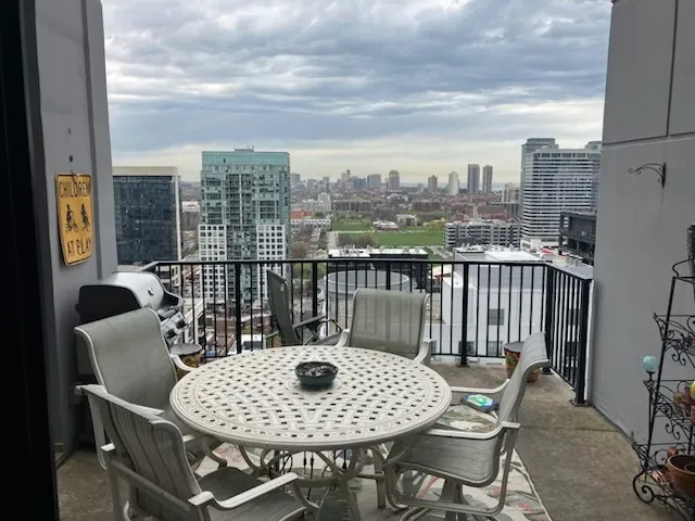 $2,500 | 435 West Erie Street, Unit 2204, Chicago, IL 60654