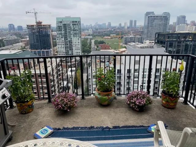 $2,500 | 435 West Erie Street, Unit 2204, Chicago, IL 60654