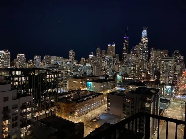 $2,500 | 435 West Erie Street, Unit 2204, Chicago, IL 60654