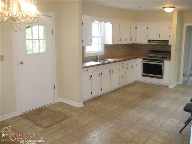 1117 Tubbs Mountain Road Travelers Rest, SC 29690 - Photo 4 of 24