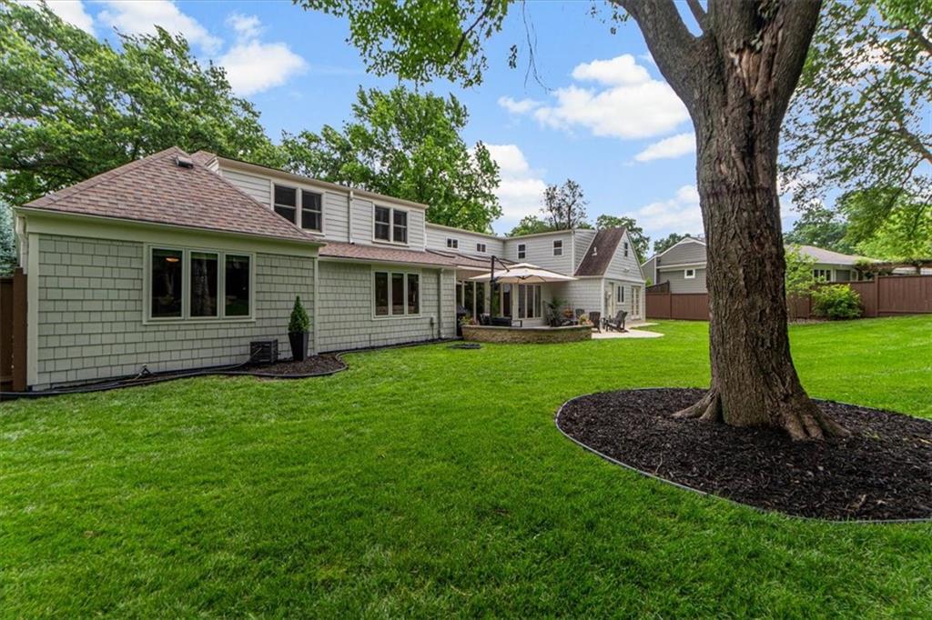 5726 Howe Drive Fairway, KS 66205 - Photo 4 of 10