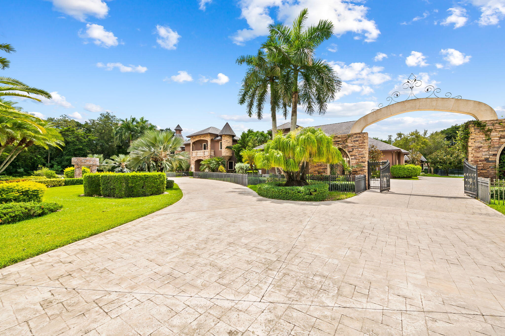 6300 Riverside Drive Parkland, FL 33067 - Photo 7 of 105 16-web-or-mls-DSC_1359