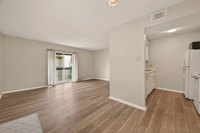 $76,250 | 1516 Bay Area Boulevard, Unit H10, Houston, TX 77058