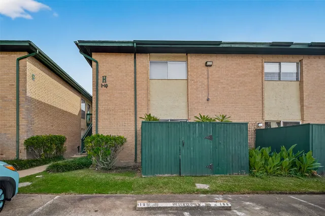 $76,250 | 1516 Bay Area Boulevard, Unit H10, Houston, TX 77058
