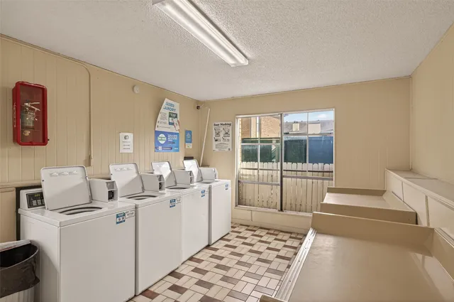 $76,250 | 1516 Bay Area Boulevard, Unit H10, Houston, TX 77058