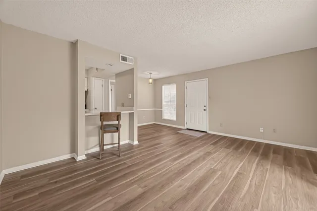 $76,250 | 1516 Bay Area Boulevard, Unit H10, Houston, TX 77058