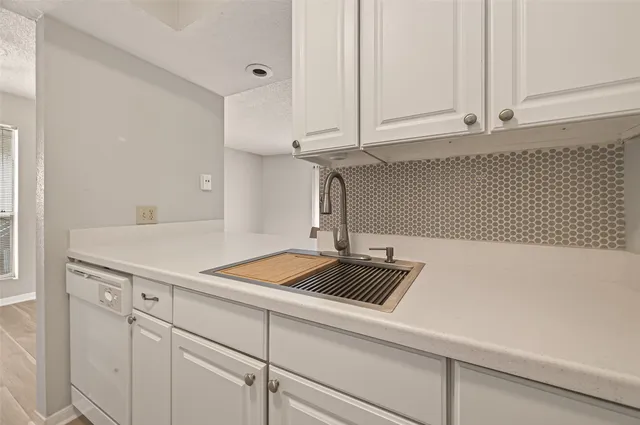 $76,250 | 1516 Bay Area Boulevard, Unit H10, Houston, TX 77058