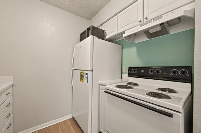 $76,250 | 1516 Bay Area Boulevard, Unit H10, Houston, TX 77058