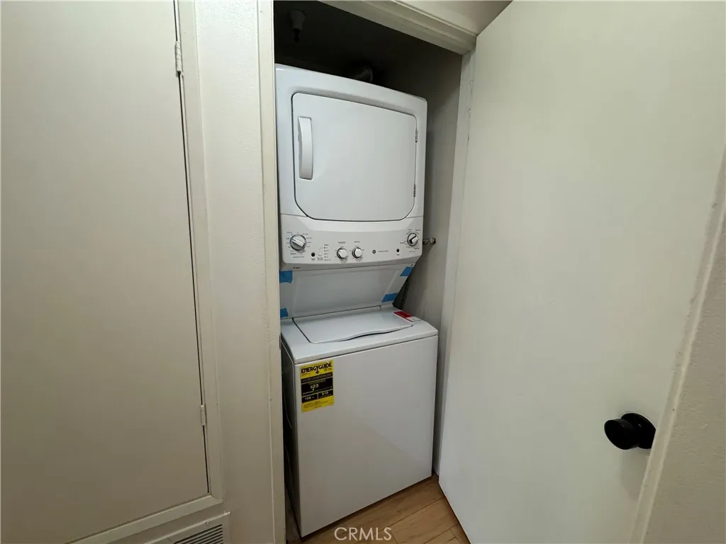 730 West 4th Street Long Beach, CA 90802 - Photo 14 of 35 washer drier