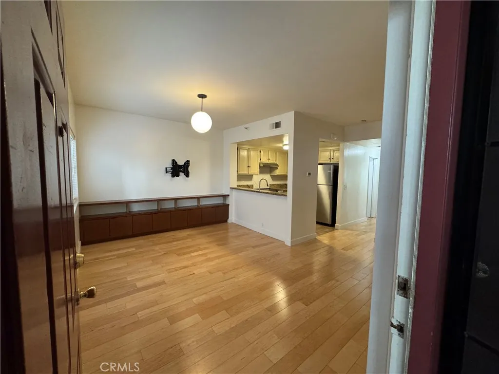 730 West 4th Street Long Beach, CA 90802 - Photo 4 of 35 Living room