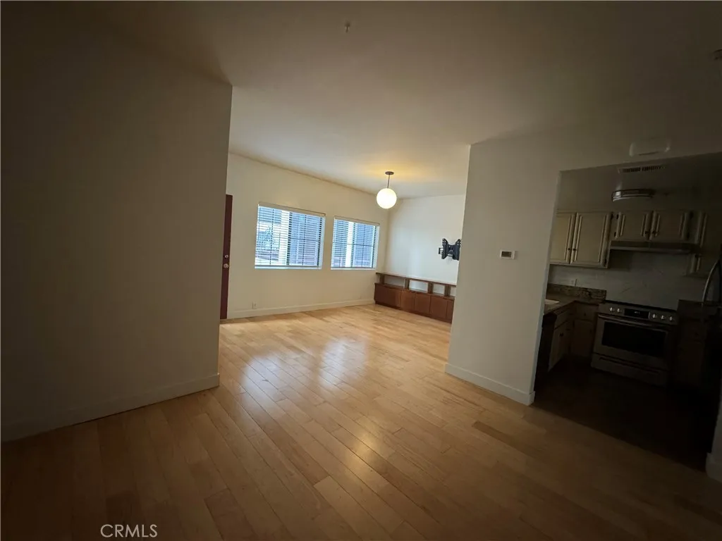 730 West 4th Street Long Beach, CA 90802 - Photo 5 of 35 Living room