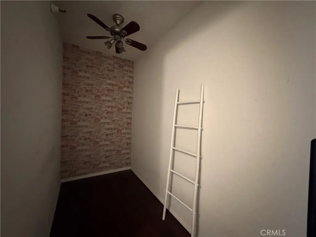730 West 4th Street Long Beach, CA 90802 - Photo 6 of 35 a view of entryway with a fan