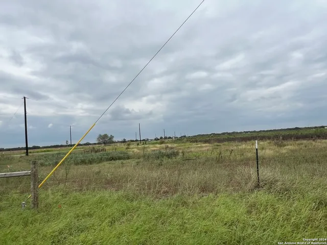 $249,000 | 5155 St Hwy 97w, Floresville, TX 78114