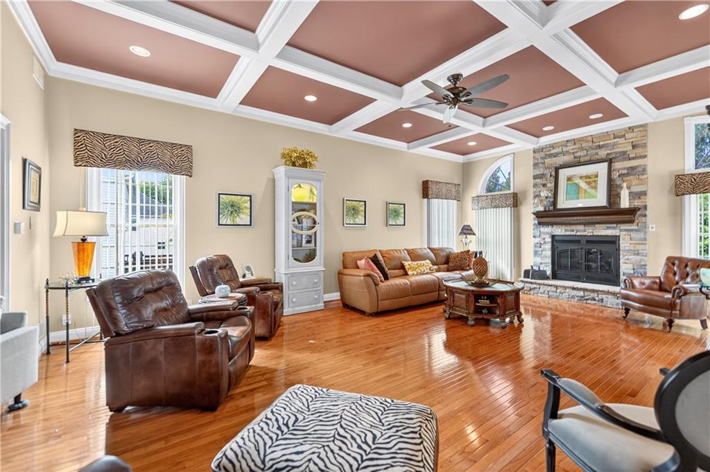509 Woodland Road Pittsburgh, PA 15237 - Photo 24 of 49 The hardwood floors and coffret ceilings are amazing