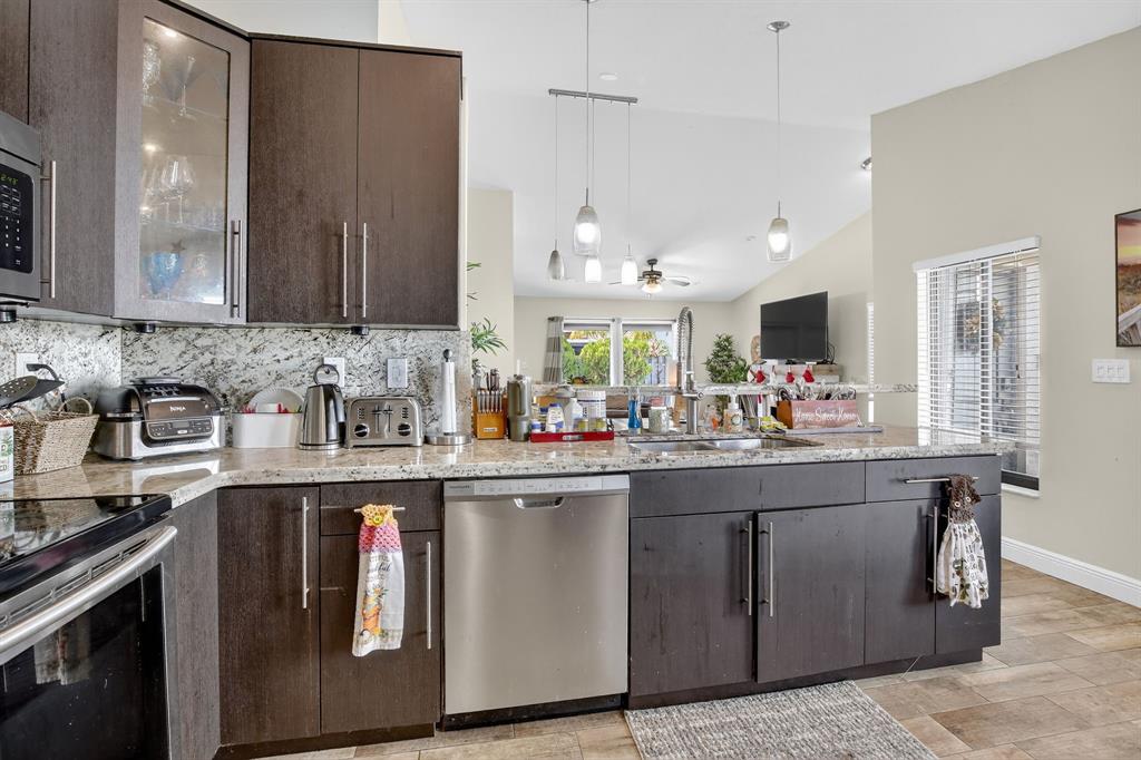 691 Willow Grove Terrace Davie, FL 33325 - Photo 12 of 30