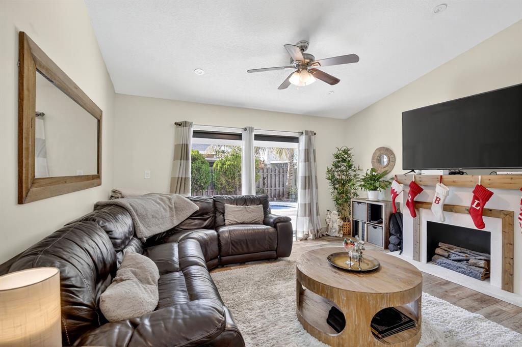 691 Willow Grove Terrace Davie, FL 33325 - Photo 4 of 30