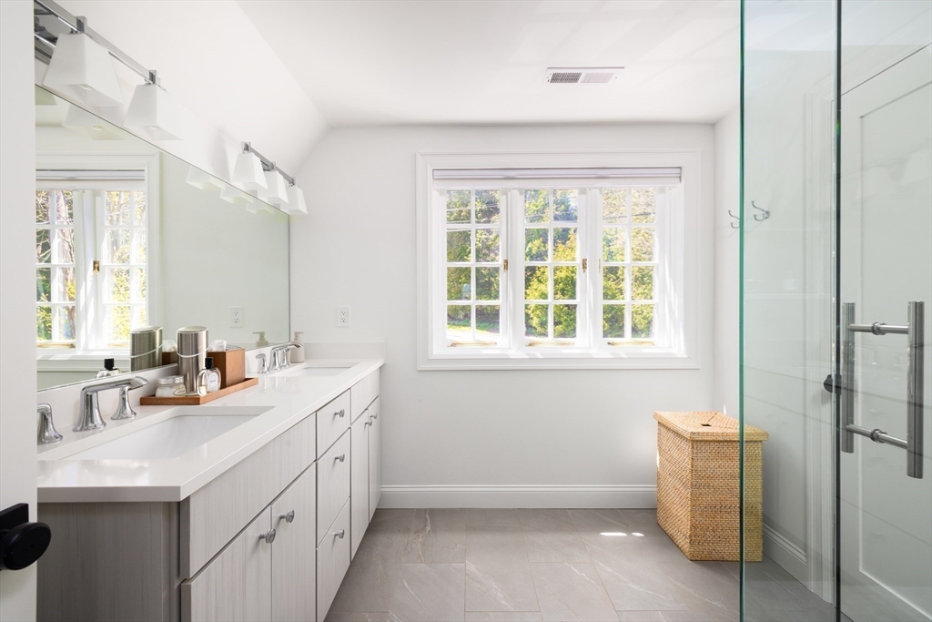 124 Chestnut Hill Road Newton, MA 02467 - Photo 17 of 27