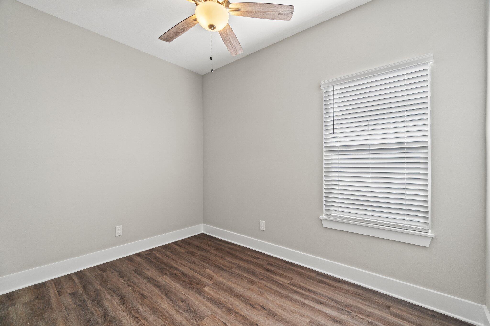 274 Date Palm Lane, Unit HORIZON Freeport, FL 32439 - Photo 14 of 28 an empty room with a window