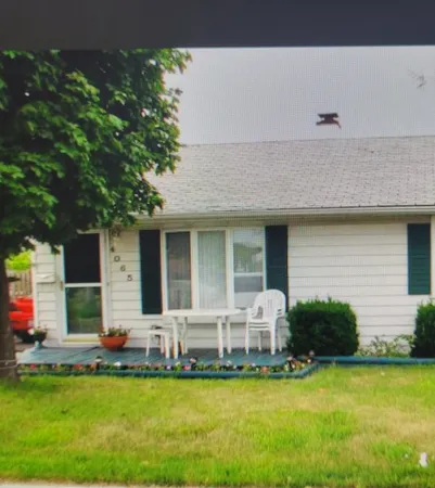 a front view of house with yard and swimming pool