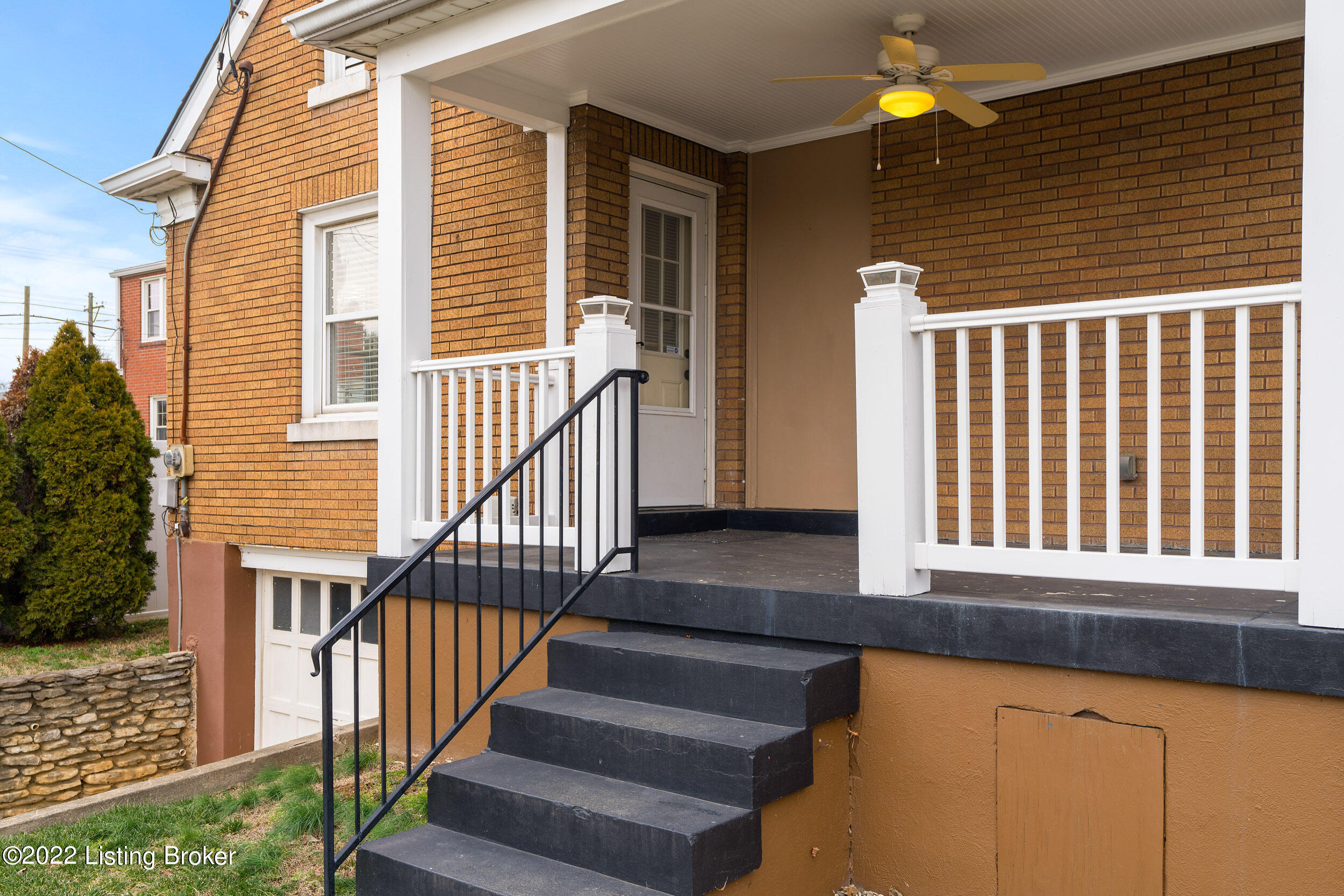 2204 Manchester Road Louisville, KY 40205 - Photo 40 of 46 Porch