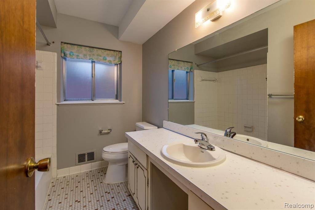 8124 Ritter Street Center Line, MI 48015 - Photo 15 of 21