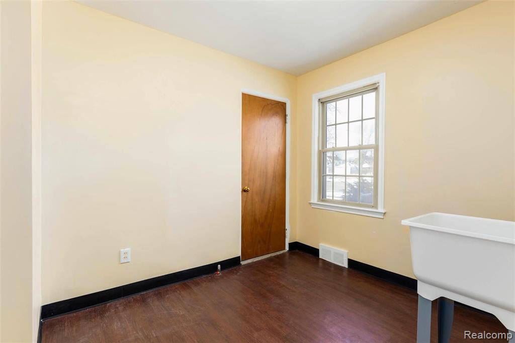 1442 Devonshire Road Grosse Pointe Park, MI 48230 - Photo 32 of 48