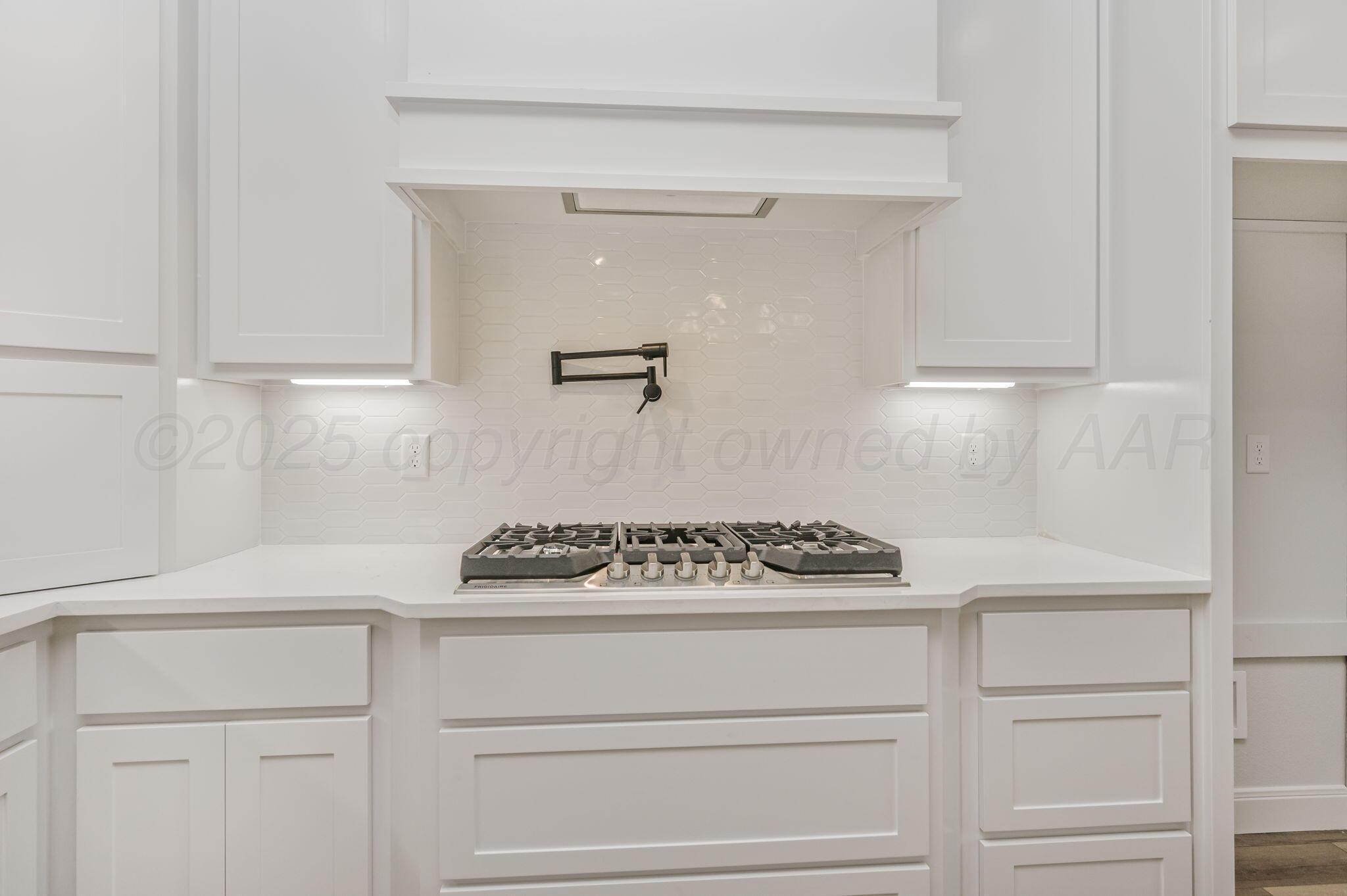 2000 Breken Ridge Road Amarillo, TX 79124 - Photo 13 of 46 Gas Cooktop and Pot Filler