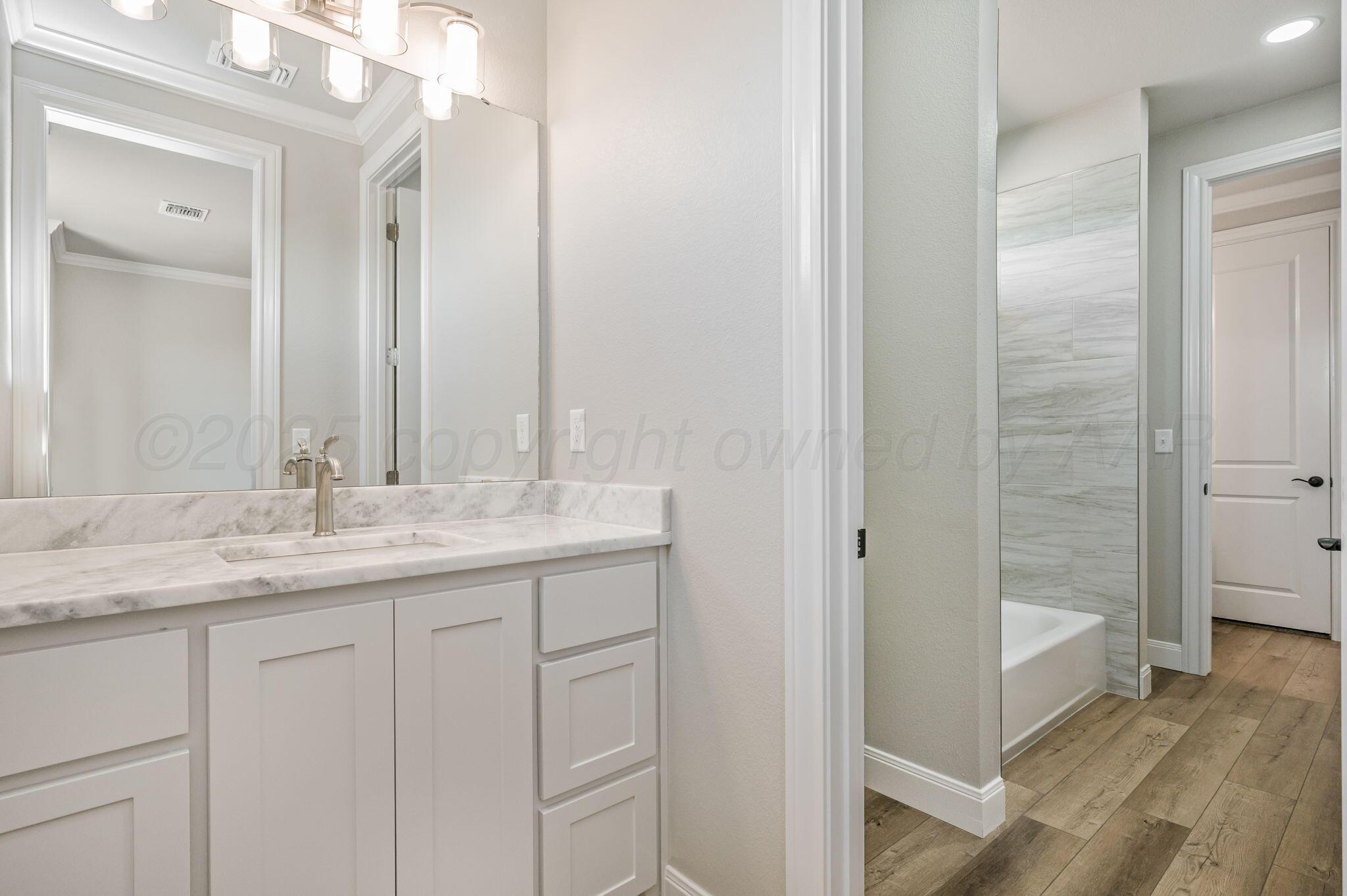 2000 Breken Ridge Road Amarillo, TX 79124 - Photo 26 of 46 Jack and Jill Bathroom