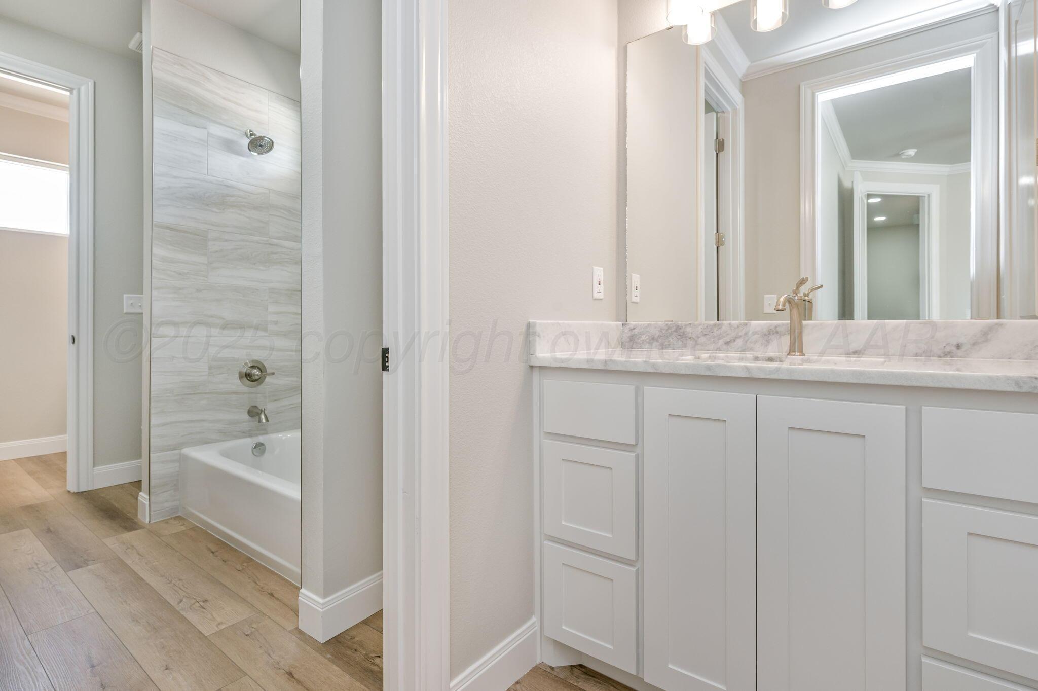 2000 Breken Ridge Road Amarillo, TX 79124 - Photo 28 of 46 Jack and Jill Bathroom