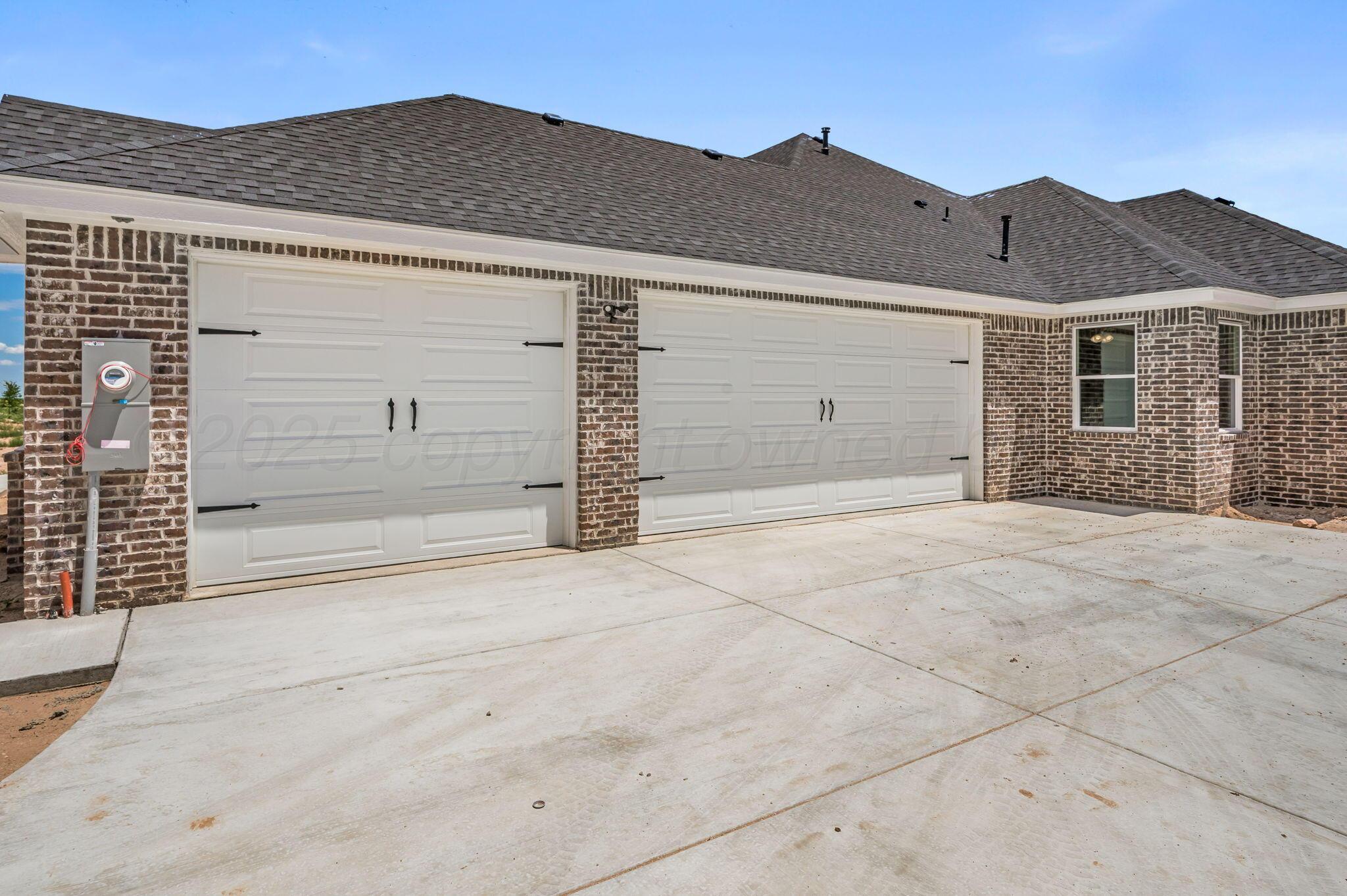 2000 Breken Ridge Road Amarillo, TX 79124 - Photo 3 of 46 3 Car Garage