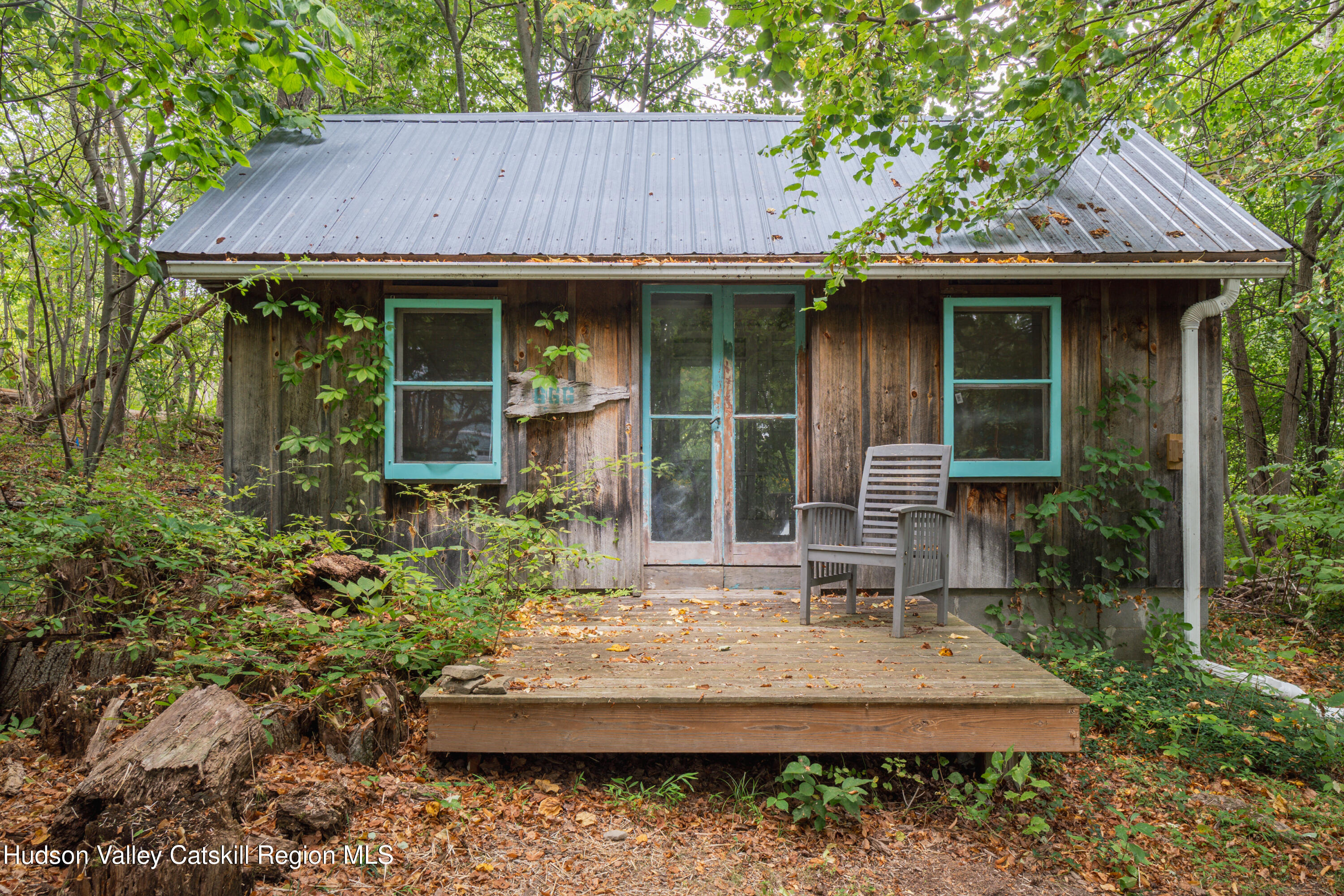 99 Spoorenburgh Road Athens, NY 12015 - Photo 4 of 39 a front view of a house with garden
