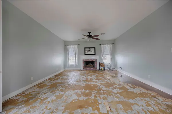 $550,000 | 2040 West Guenther Lane, La Grange, TX 78945