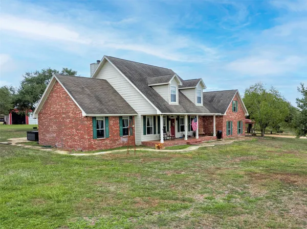 $550,000 | 2040 West Guenther Lane, La Grange, TX 78945