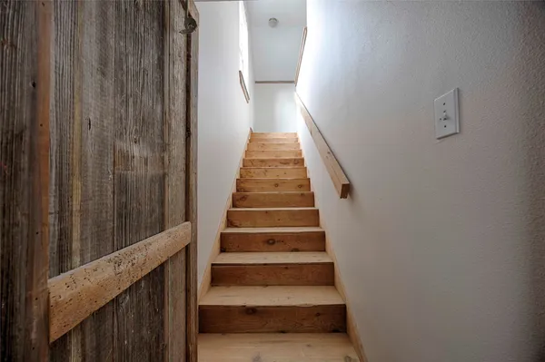 $550,000 | 2040 West Guenther Lane, La Grange, TX 78945