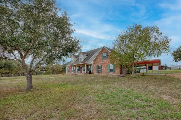 $550,000 | 2040 West Guenther Lane, La Grange, TX 78945