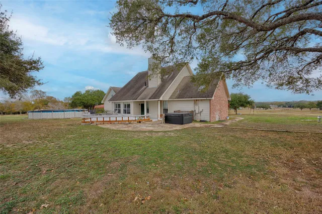 $695,000 | 2040 West Guenther Lane, La Grange, TX 78945