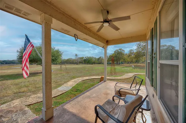 $550,000 | 2040 West Guenther Lane, La Grange, TX 78945
