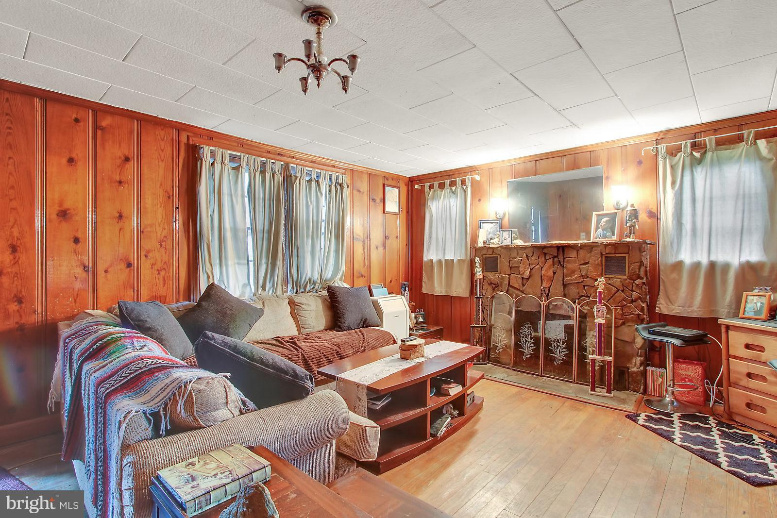 2096 Montevideo Road Jessup, MD 20794 - Photo 3 of 20 Living Room