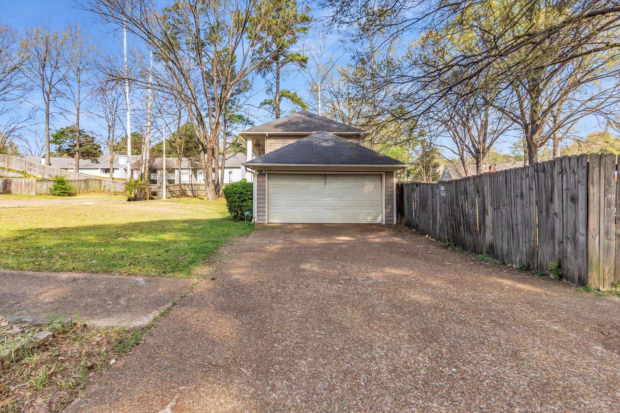 480 Friars Point Lane Memphis, TN 38018 - Photo 25 of 26 View of garage
