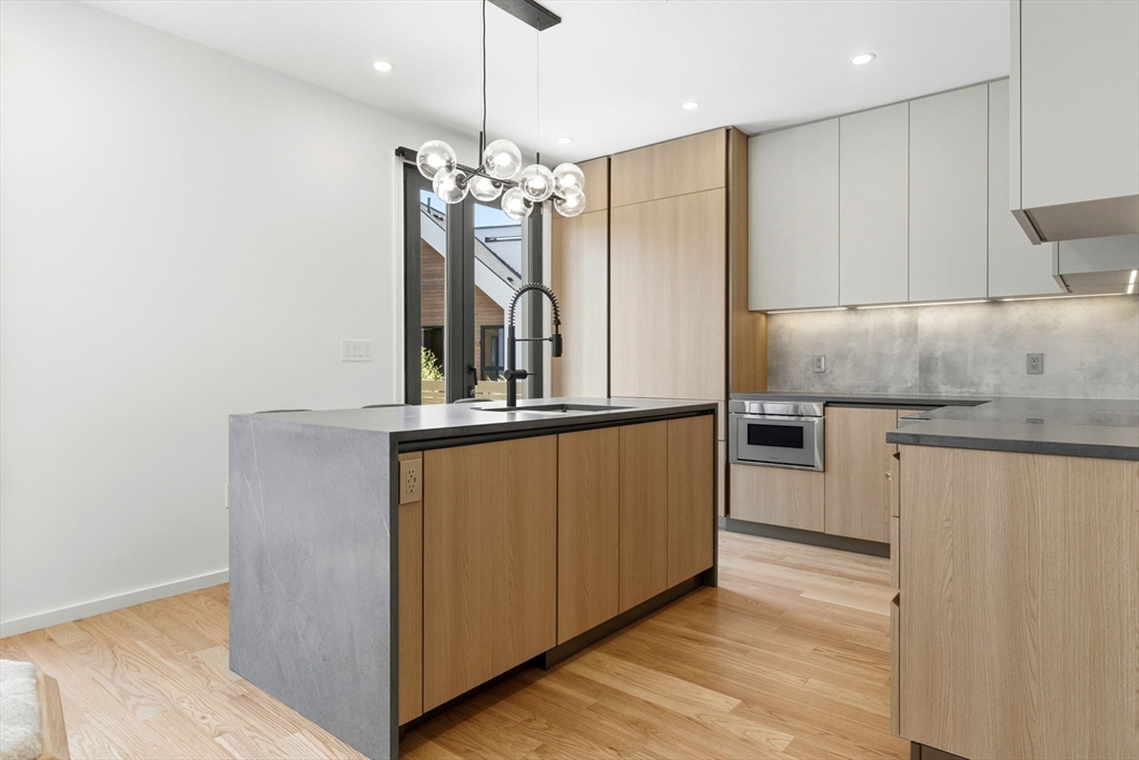 9 Algonquin Road, Unit 2 Chestnut Hill, MA 02467 - Photo 6 of 37
