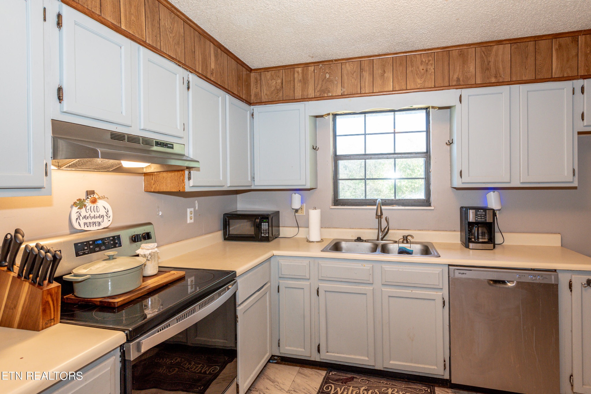 445 Foss Road Maryville, TN 37801 - Photo 7 of 40 a kitchen with a sink stove and cabinets
