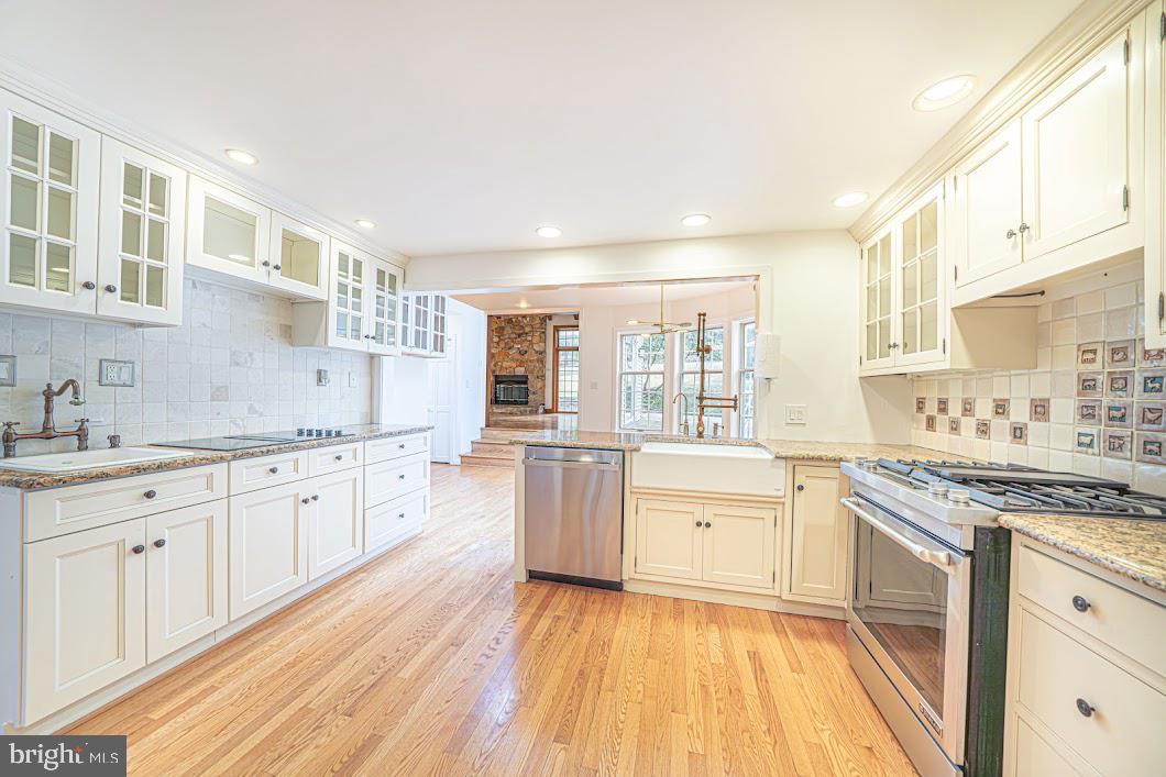 642 Pugh Road Wayne, PA 19087 - Photo 13 of 65 a large kitchen with a stove top oven