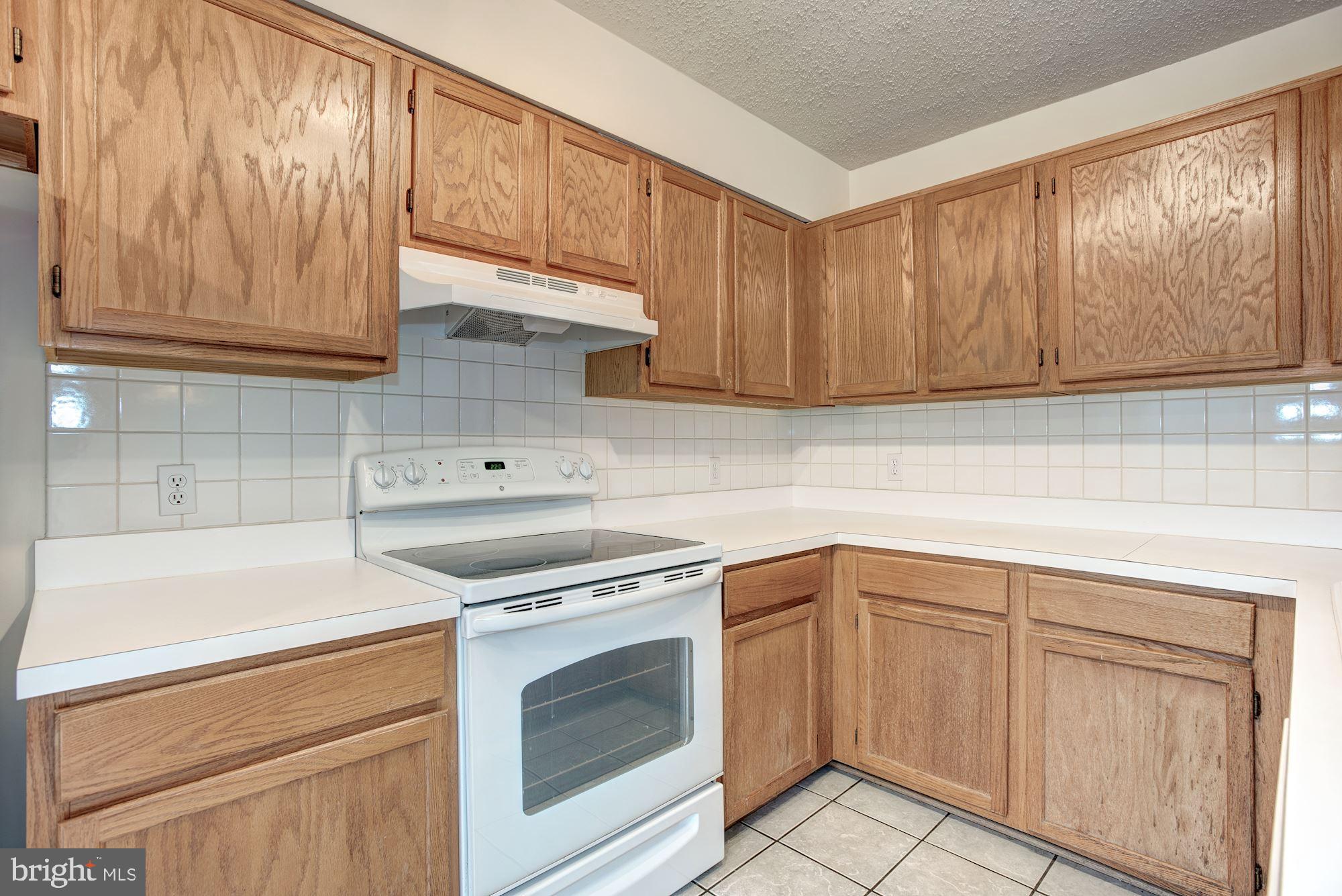 1604 Oak Spring Way Reston, VA 20190 - Photo 11 of 50