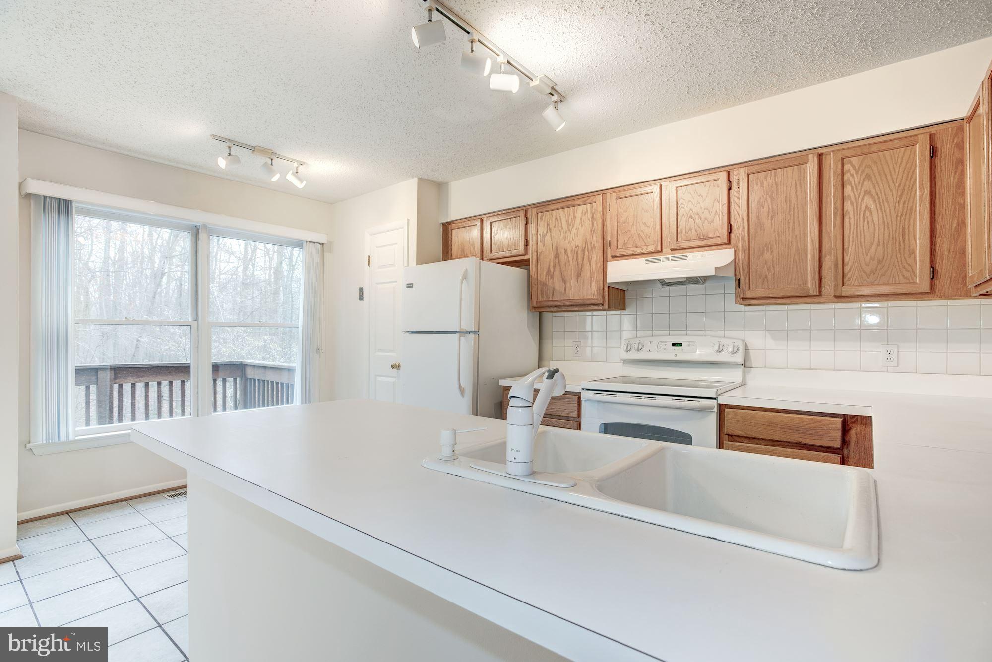 1604 Oak Spring Way Reston, VA 20190 - Photo 8 of 50