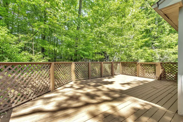a view of a wrought fence